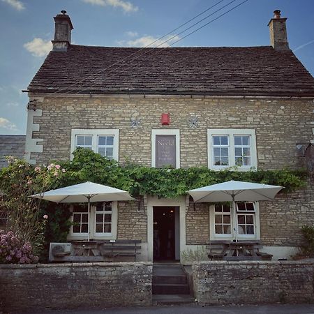 Hotel Neeld Arms Grittleton Zewnętrze zdjęcie