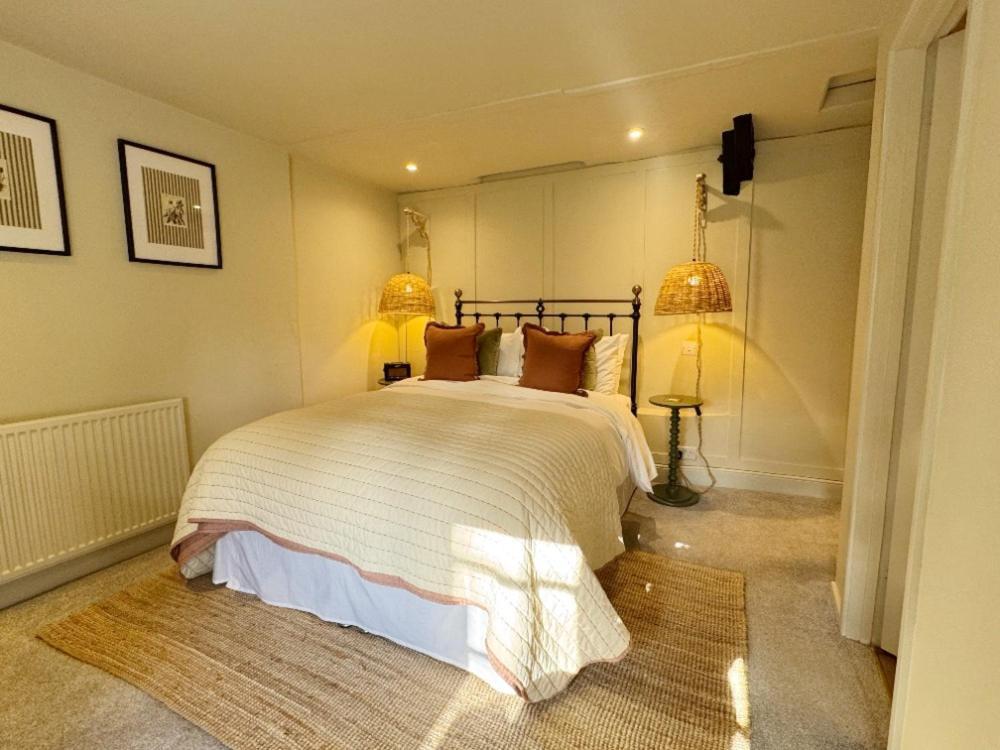 Hotel Neeld Arms Grittleton Zewnętrze zdjęcie
